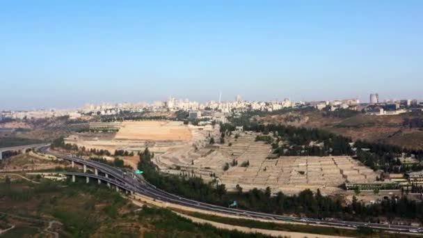 Jerusalem Huvudentré Flygflyg Till Centrum Highway Givat Shaul Kyrkogård Mountain — Stockvideo