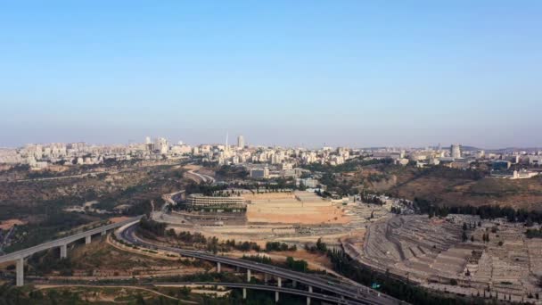 Jerusalem Huvudentré Flygflyg Till Centrum Highway Givat Shaul Kyrkogård Mountain — Stockvideo