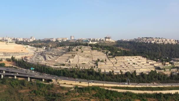 Jerusalem Highway Traffic Givat Shaul Cemetery Aerial View Israel June — Stock Video