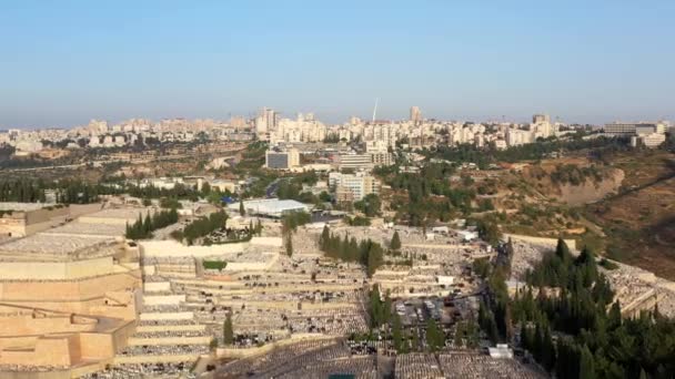 Jerusalem Cemetery Main Entrance Aerial Panorama Givat Shaul Cemetery Mountain — Stok Video