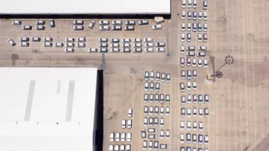 Yerel Liman, Ashdod AerialAshdod Limanı, Drone view, Ashdod / Israel / June / 14,2020 'de yeni Dusty Arabaları beklemede