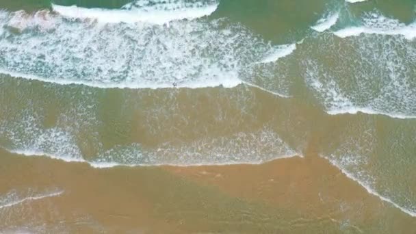 清澈海滩上的平静波浪地中海空中 — 图库视频影像