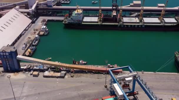 Aéreo Filas Contenedores Apilados Por Grúas Pórtico Móvil Ashdod Harbor — Vídeos de Stock