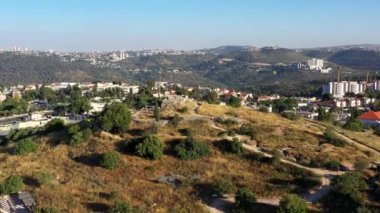 Castel Ulusal Parkı, Günbatımı, Kudüs, Hava Görüşü, İsrail Bağımsızlık Savaşı sırasında Kudüs 'ü yarma mücadelesinin sembolü.