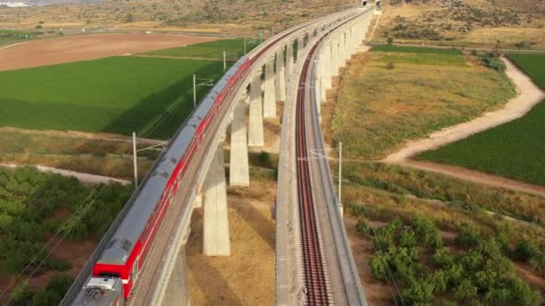 Passeggeri Moderni Treno Sella Sul Ponte Veduta Aerea Modiin Israel — Video Stock