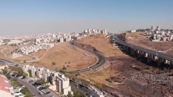 Israel Und Palästinensische Stadtviertel Luftaufnahmen Überfliegen Von Verkehr Und Brücke — Stockvideo