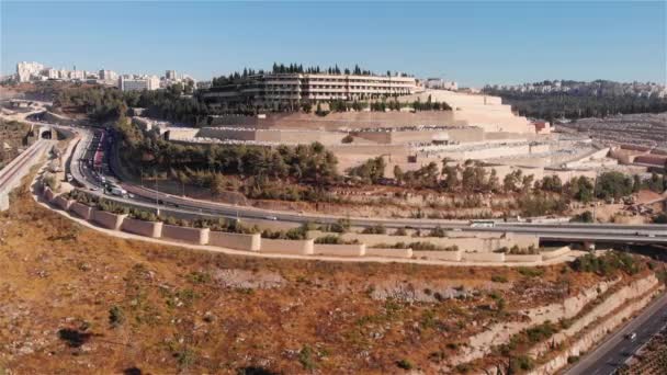エルサレム墓地山Givat Shaul Airalエルサレム墓地山Givat Shaul Airalからドローン映像 — ストック動画