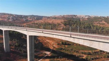 Geniş Demiryolu Köprüsü Hava Aracı, Büyük Tren Köprüsü üzerindeki İHA görüntüsü