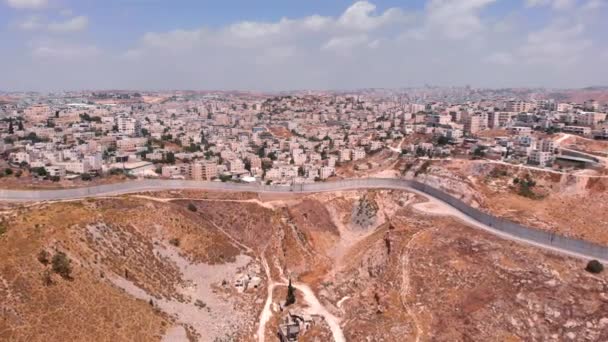 东耶路撒冷安全墙空中景观以色列安全墙上方的无人机画面 — 图库视频影像