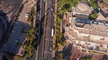 Şehir Arabaları Trafik Görünümü Şehir Arabaları trafik görüntüsünün İHA 'nın en üstteki görüntüsü