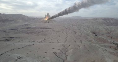 Meteor göktaşı çöl dağına düştü.