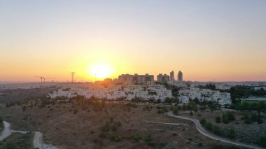 Modiin City Sunset, Aerial View, İsrail. Drone, Temmuz 2020