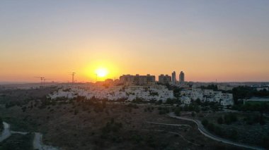 Modiin City Sunset, Aerial View, İsrail. Drone, Temmuz 2020