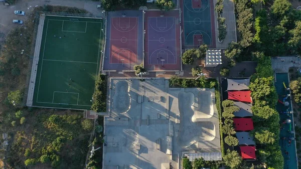 スケートパークとテニスコート エルサレムイスラエル 空中ビュー夏 2020年7月 — ストック写真