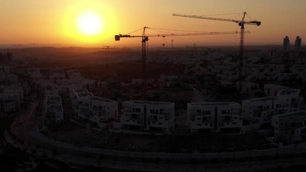 Baustelle Und Kransilhouette Modiin City Israel Luftaufnahme Drohnenaufnahme Juli Sonnenuntergang — Stockvideo
