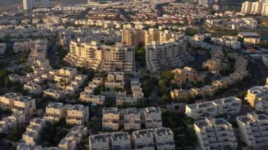 Modiin Şehri Skyline Hava Sahası, İsrail Günbatımı, Temmuz 2020 İnsansız Hava Aracı Görünümü,
