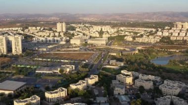 Modiin Şehri Skyline Hava Sahası, İsrail Günbatımı, Temmuz 2020 İnsansız Hava Aracı Görünümü,