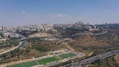 Kuzey Kudüs Futbol Sahaları, Trafik ve Ramot Mahallesi, Hava Sahası