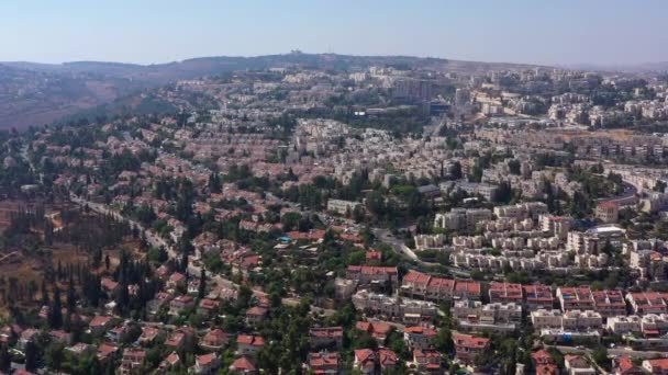 Quartier Ramot de Jérusalem-Nord avec toits rouges, vue aérienne quartier orthodoxe juif, juillet 2020