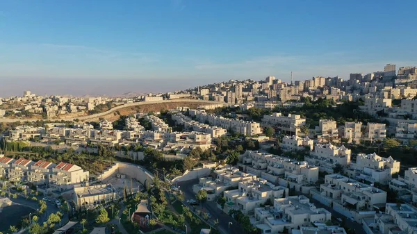 被隔离墙 Air Ialpisgat Zeev和Anata难民营分隔的以色列和巴勒斯坦城镇 耶路撒冷 — 图库照片