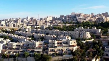 İsrail ve Filistin Güvenlik Duvarı ile Bölündü Hava İnsansız Hava Aracı Shuafat Mülteci Kampı ve Yahudi Pisgat Zeev Mahallesi