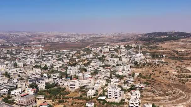イスラエル 2020年8月エルサレムドローン付近のパレスチナの町ビドゥ上空からの眺め — ストック動画