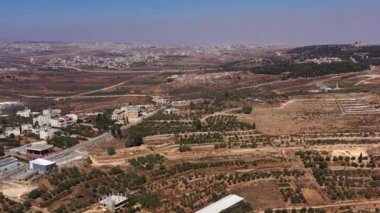 2020 Ağustos 'unda Kudüs İHA' sı yakınlarındaki Filistin Şehri Biddu üzerinde hava görüntüsü, İsrail