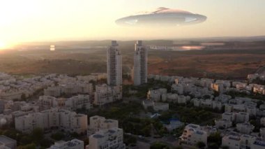 Ufo Uçan Daire Altın Saat 'te şehre yakın. Görsel efekt unsurları, Modiin şehri, İsrail, 4K