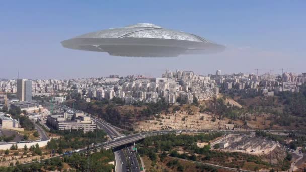 エルサレム市上空の大型Ufo飛行円盤 空中ビュー視覚効果要素を持つドローン映像 イスラエル — ストック動画