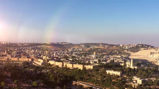 エルサレム旧市街とIdfジェットが上空を飛行 航空機のビューイスラエル 東エルサレムの日没でドローン映像 — ストック動画
