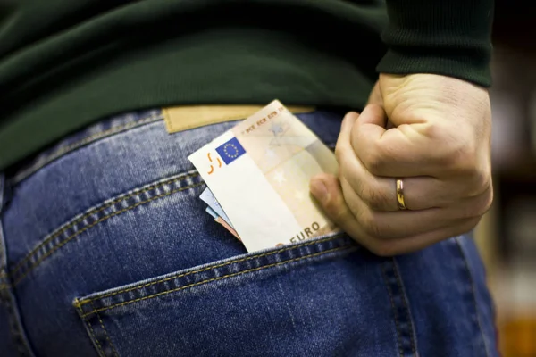 Man Hand Zet Geld Zak — Stockfoto