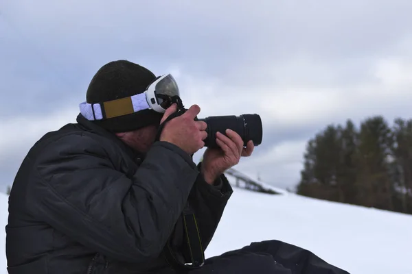 Fotograf Ski Skyddsglasögon Med Slr Kamera Och Lång Lins Tar — Stockfoto