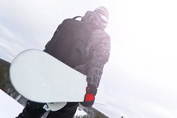 Snowboarder Avec Une Planche Main Descend Piste Ski Vers Soleil — Photo