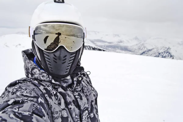 Snowboarder Takes Selfie Himself Background Mountains Camera — Stock Photo, Image