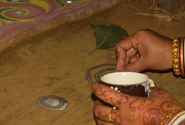 Alpana Beyaz Boya Ile Sıvı Pirinç Yapıştır Kırsal Bengal Bengalli — Stok fotoğraf