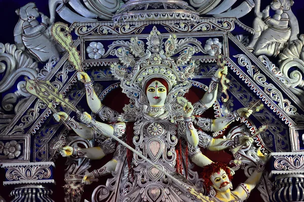 Художнього скульптура індуїстської богині Дурги. Дурґа-Пуджа найбільший індуїстський фестиваль Індії. традиційні скульптура дизайн Дурга ідол — стокове фото