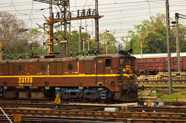 Motor ferroviario de Indian Railway en vías férreas — Foto de Stock