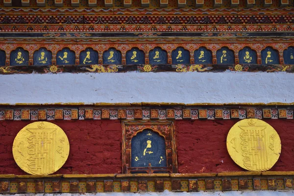 Närbild av en krigare av 108 Memorial chortens eller Stupas kallas Druk Wangyal chortens på Dochula pass, Bhutan — Stockfoto