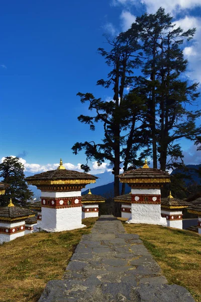 The 108 memorial chortens or stupas known as Druk Wangyal Chortens at the Dochula pass, Bhutan. — Stock Photo, Image