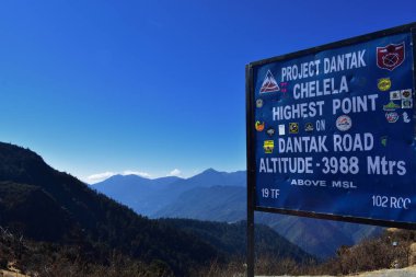 Bir Bord, Paro ve haa Vadisi Irtifa 3988 mtrs arasında Chelela Passthe en yüksek noktası hakkında yazılmış.