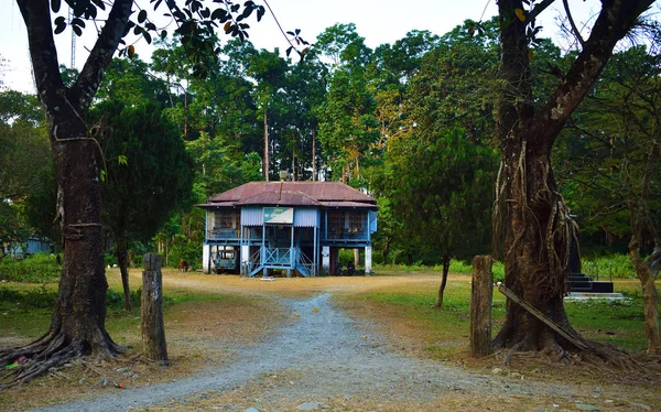 Vista da Reserva Buxa Tiger em Doors em uma noite nublada. Viajar para Dooars  . — Fotografia de Stock