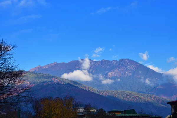 Bhutan östra bergen från Thimphu City på en morgon — Stockfoto