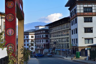 İlkbahar sezonunda Butan'daki Ticari alanın Thimphu şehrinin görünümü