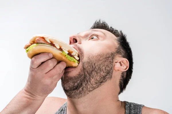Close Weergave Van Overgewicht Man Tank Top Eten Hotdog Geïsoleerd — Stockfoto