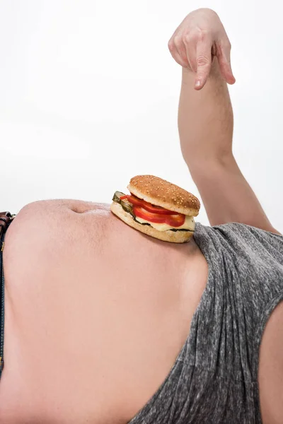 Vista Ritagliata Sovrappeso Uomo Che Punta Con Dito Hamburger Sulla — Foto Stock