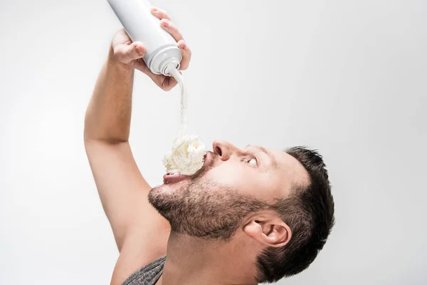 Gordito Hombre Rociando Crema Batida Boca Blanco — Foto de Stock