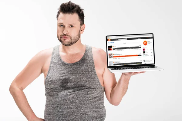 Overweight Man Looking Camera Holding Laptop Soundcloud Website Screen Isolated — Stock Photo, Image
