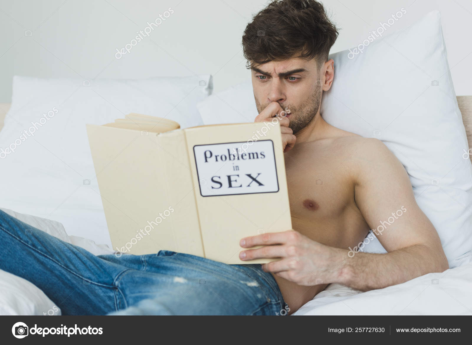Sex men reading