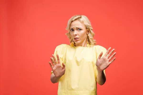Scared Curly Blonde Woman Looking Camera Gesturing Red — Stock Photo, Image
