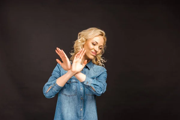 Attractive Blonde Woman Showing Gesture While Standing Isolated Black — Stock Photo, Image